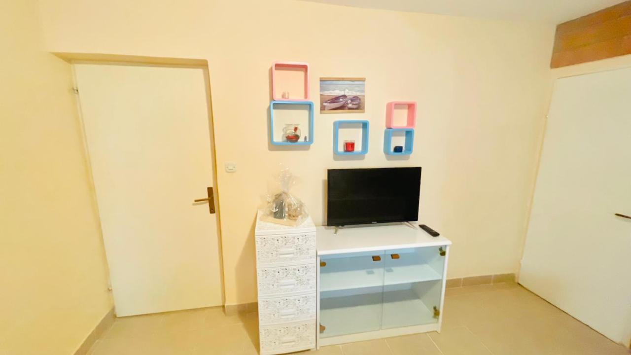 Colorful And Happy Apartment Sukosan - With Parking Eksteriør billede