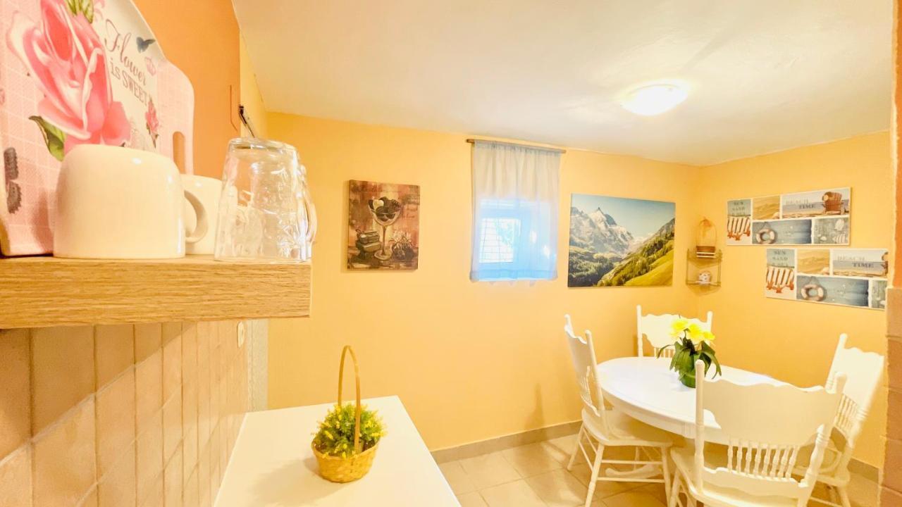 Colorful And Happy Apartment Sukosan - With Parking Eksteriør billede